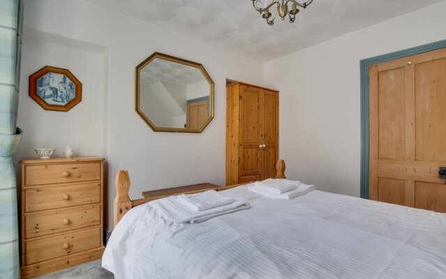 Nice Holiday Home in the Beautiful, Hilly Looe, Near the Sandy Beach