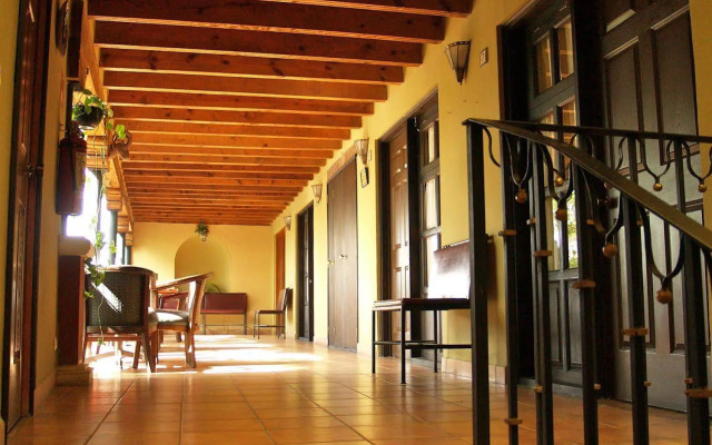 Hotel Ana Catalina & Suites