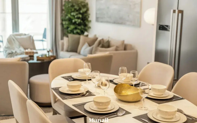 Modern 2BR w Direct Beach Access, Emaar Beachfront
