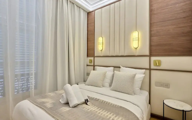 Luxurious Matignon/saint Honore Apartment