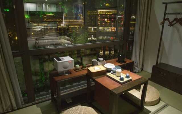 Floral Hotel Fenghuang Molan Riverview