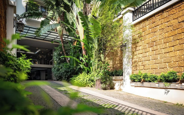 Elegant Suites Central