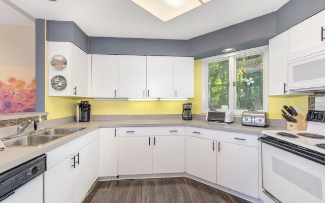 Birdsong by Jackson Mountain Rentals