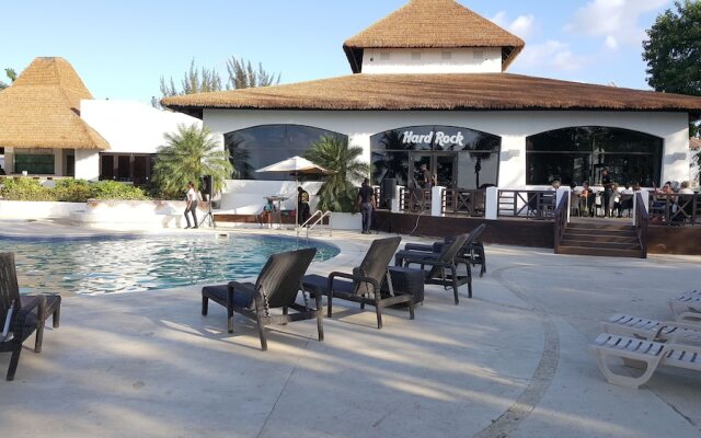 Montego Bay Palms I