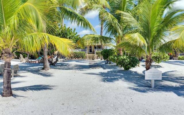 Tropical Paradise - Three Bedroom Home