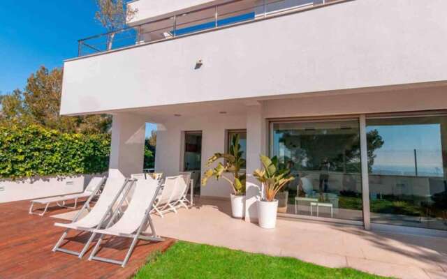 Villa with 4 Bedrooms in Canyelles, with Wonderful Sea View, Private Pool, Furnished Terrace - 9 Km From the Beach