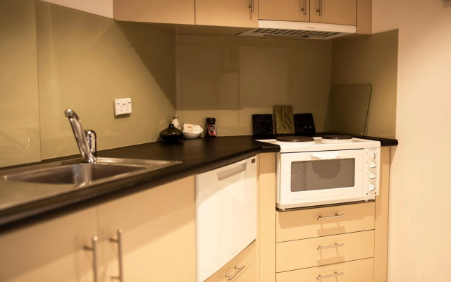 Hilltop Apartments Phillip Island - Adults Only