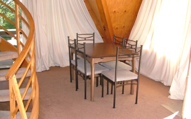 9 Chalet Cres