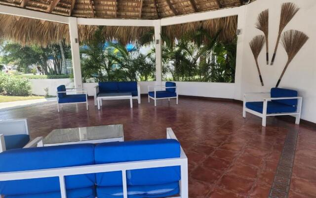 2 Bedrooms 2 Bathrooms Pool And Near From The Beach