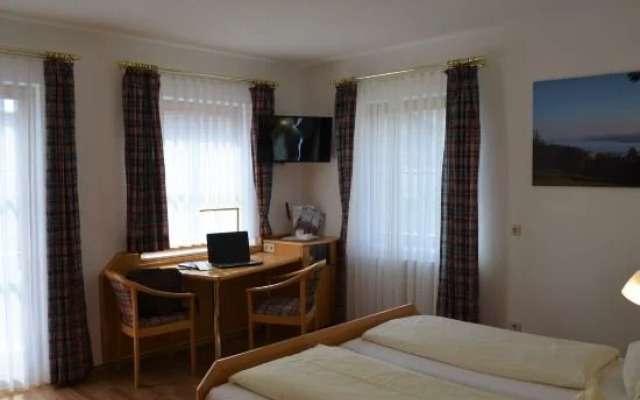 Pension Regenscheit
