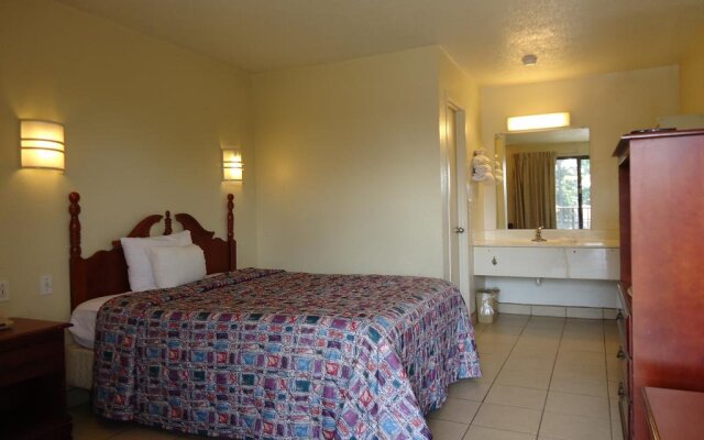 Super 6 Inn & Suites