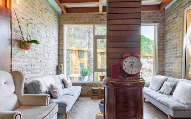 Cheerful 5-Bedroom Villa with Pool