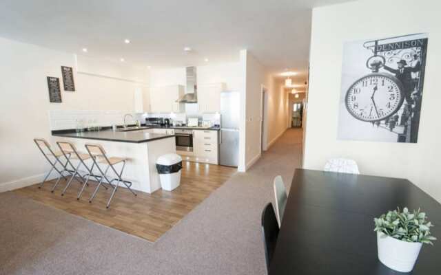 The Broadmead Forest - Spacious City Centre 3BDR Apartment