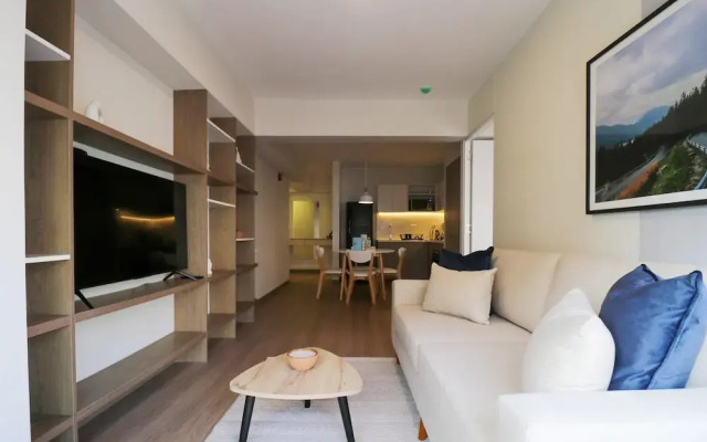 w Illustrious 1BR w Balcony in Miraflores