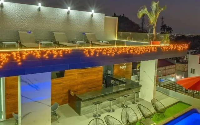 Loft with Pools and Rooftop Sky Bar