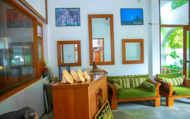 Oyo 390 Surf Sea Breeze Land Side