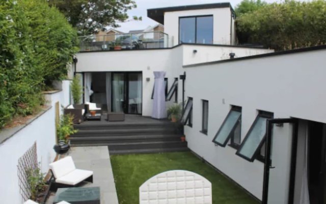 Modern 3 Bedroom House With Stunning Views