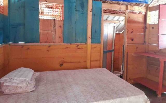 Private Ocean-Front Cabin with private bathroom on San Blas Island