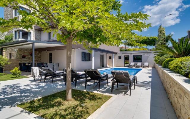 Luxury Villa Lucas with heated pool, whirlpool, sauna, 14 pax