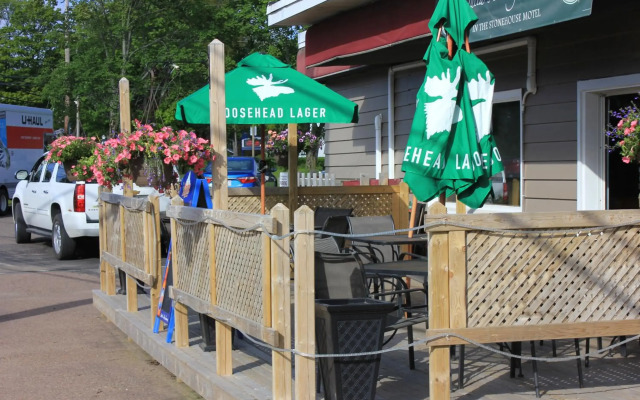 Stonehouse Motel and Restaurant