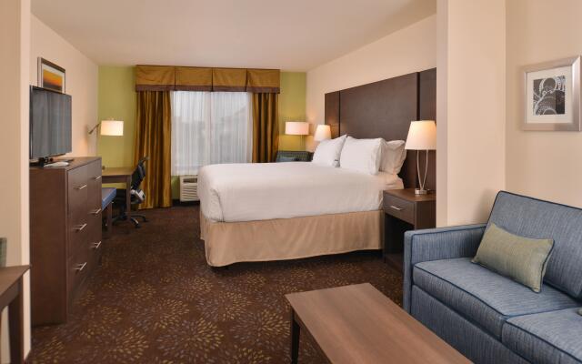 Holiday Inn Express & Suites Dearborn SW - Detroit Area, an IHG Hotel