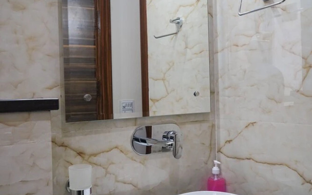 Lime Tree 2 Bhk Apartment Golf Course