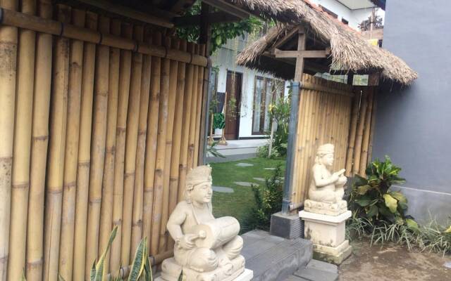 Full Moon Guest House