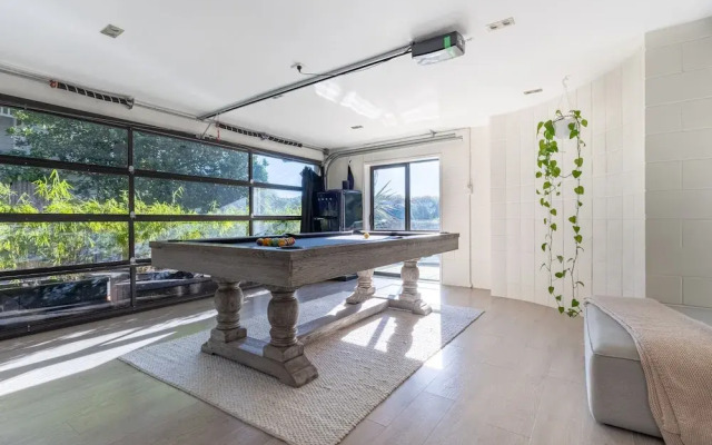 High-end 3BR House - Skytower View