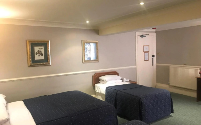 Cairn Hotel