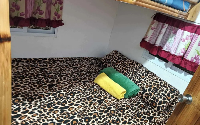 Room-aremen Transient, the no Hassle and