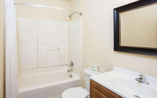 Travelodge by Wyndham Fresno Yosemite Area