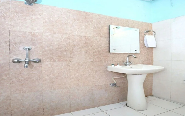 OYO 1357 Hotel Seemaz