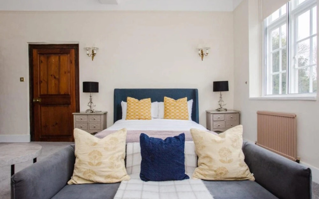 The Royal Retreat -elegant 7bdr With Garden