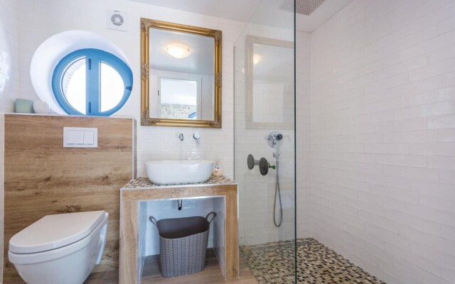 Stunning Home in Mihelici With Wifi and 3 Bedrooms