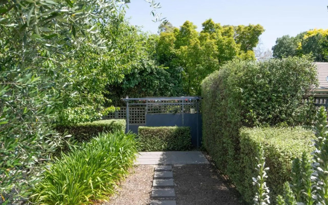 LANSDOWNE House