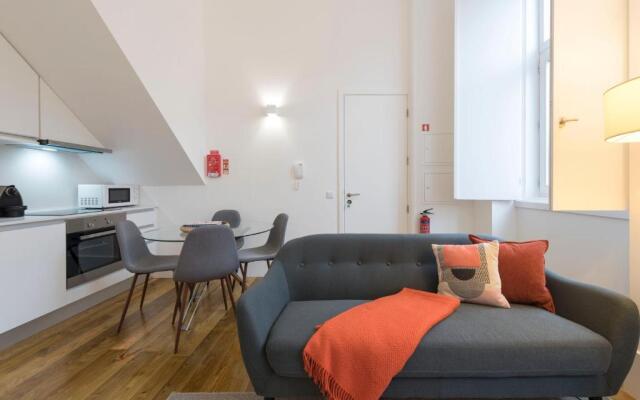 LovelyStay - Cozy Duplex with Patio right off train&metro station