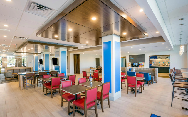 Holiday Inn Express & Suites Jacksonville - Town Center by IHG