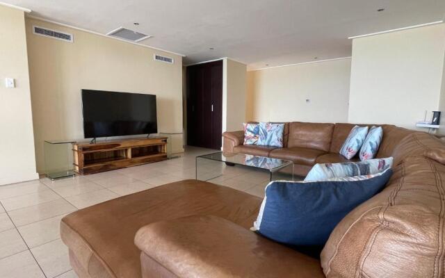 UMDLOTI - On the BEACH! Private & Central. Sleeps 8.