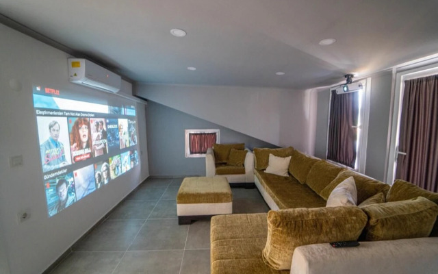 Villa With Pool Jacuzzi and Cinema Room in Fethiye