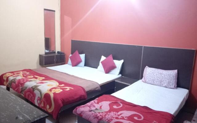 Yash Guest House 01 Minute Walk in Nizamuddin Railway Station