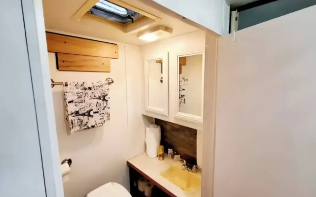Camper Apt DE Sleeps 3