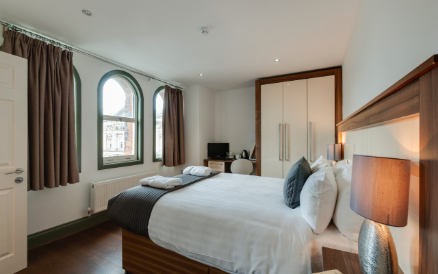 Base Serviced Apartments - Sir Thomas Street