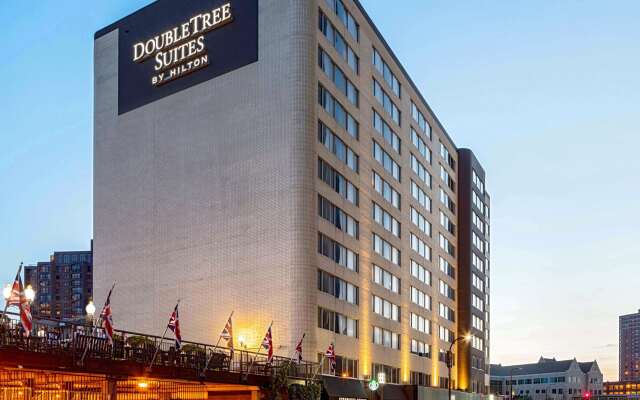 DoubleTree Suites by Hilton Hotel Minneapolis