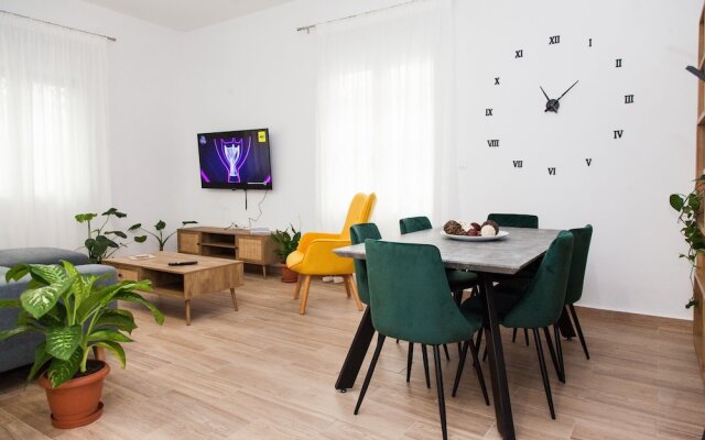 Beautiful new apartment in Petralona