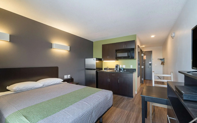 Studio 6-Bruderheim, AB