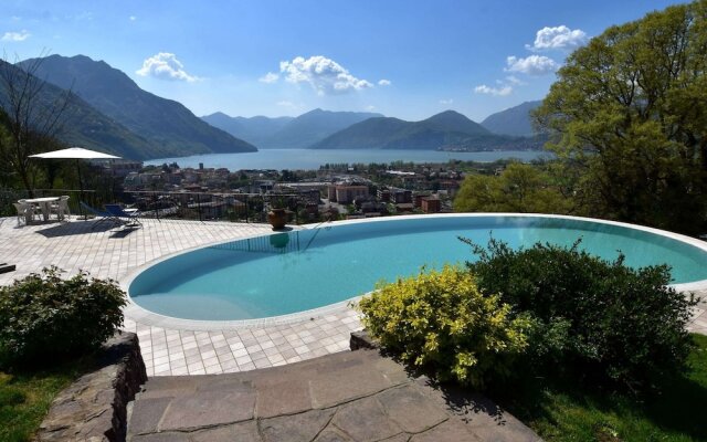 Flat in Villa With Pool and Lake View