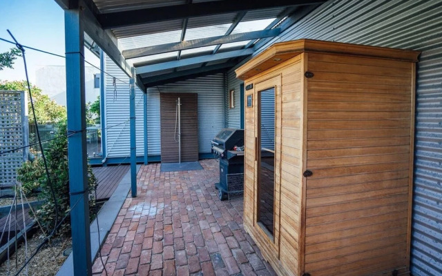 Santorini on Seaview-beachside Living - Sauna - Wifi