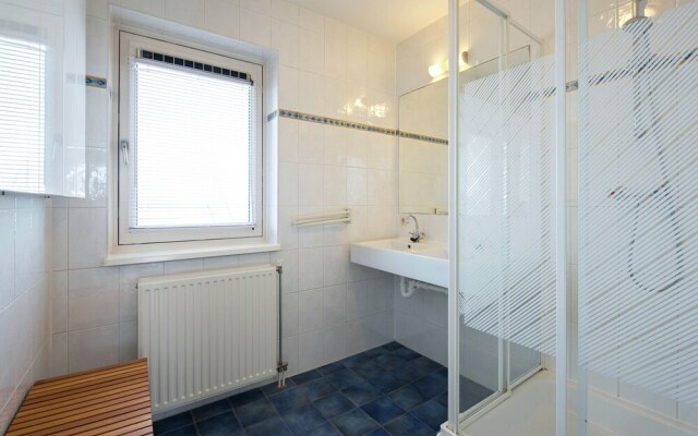 Tidy apartment with dishwasher, close to Amsterdam