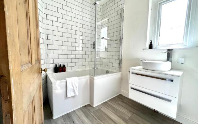 Whitchurch House by Switchback Stays