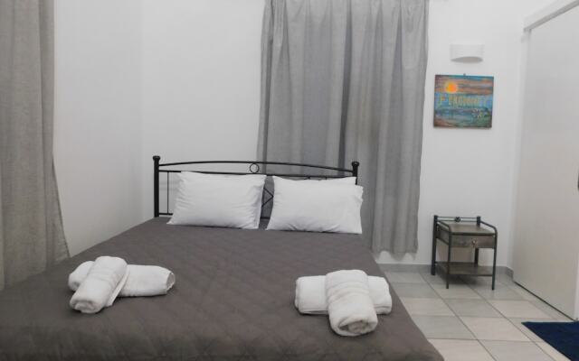 Perissa Art Villa - Kitchen & Washing Machine